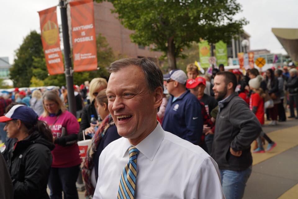 MNJeffJohnson's tweet photo. It’s great to be in Rochester today. Thousands of people here, hours early. Something is happening in the state of Minnesota. Something huge.

#OverthrowTheStatusQuo https://t.co/hHLuPjQ1Ma