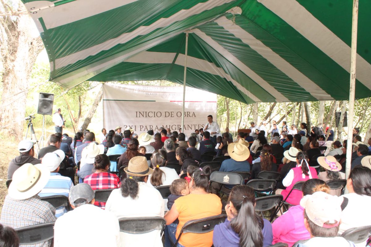 DanielRolandoJ's tweet image. El gobierno de @omarfayad refrenda su compromiso con nuestros migrantes, hoy a través del programa del 3x1 para migrantes se está beneficiando al municipio de #AtotonilcoElGrande con la construcción de un sistema de agua potable en el paso de Amajac.