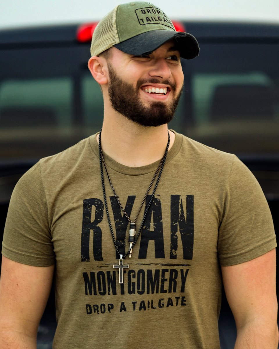 ryan_m_music's tweet photo. Smiling because I’m planning on “Dropping a Tailgate” all weekend long.. merch just got restocked! Y’all go check it out🤘 #DROPATAILGATE #RMdebutEP #countrymusic https://t.co/6WvHhh6mQ5