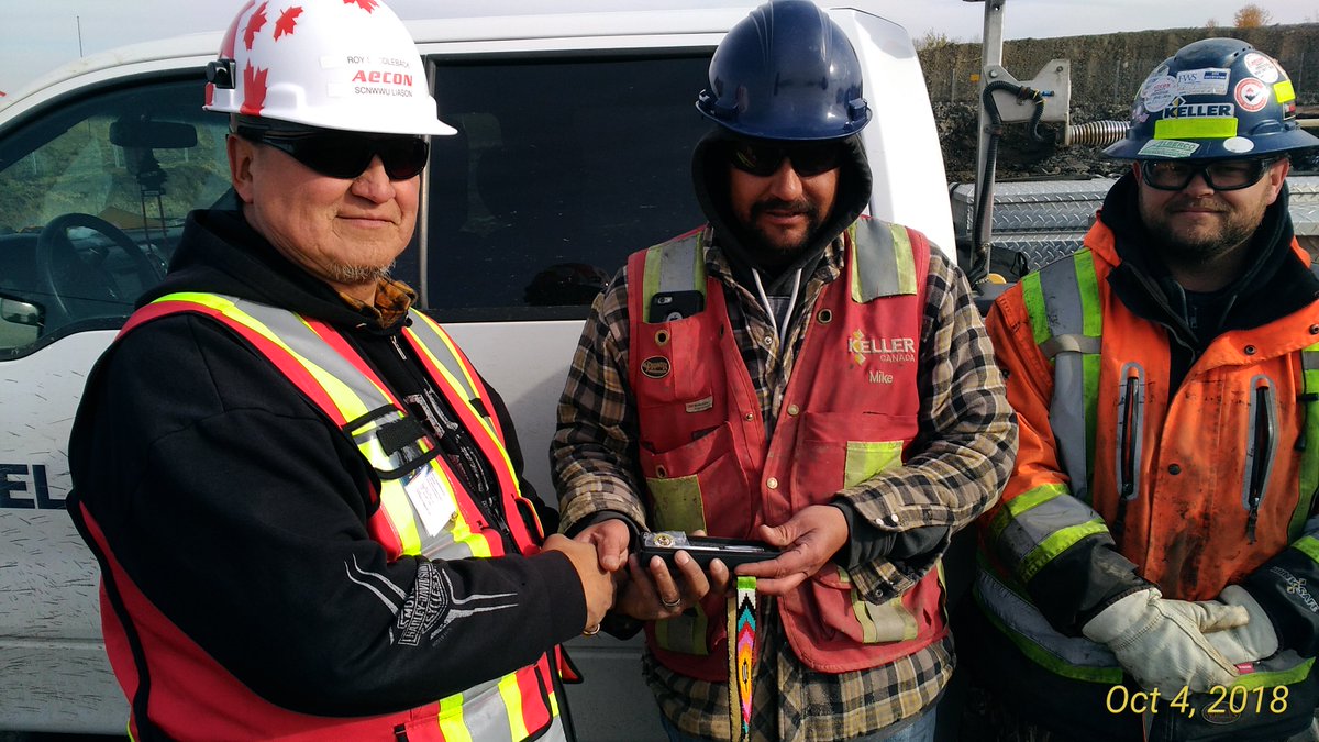 SamsonCree's tweet photo. @SamsonCree @SamsonWaste Keller Construction getting a gift for job completed from Liaison Roy SB. #KellerConstruction #Keller https://t.co/osvfS378Dh