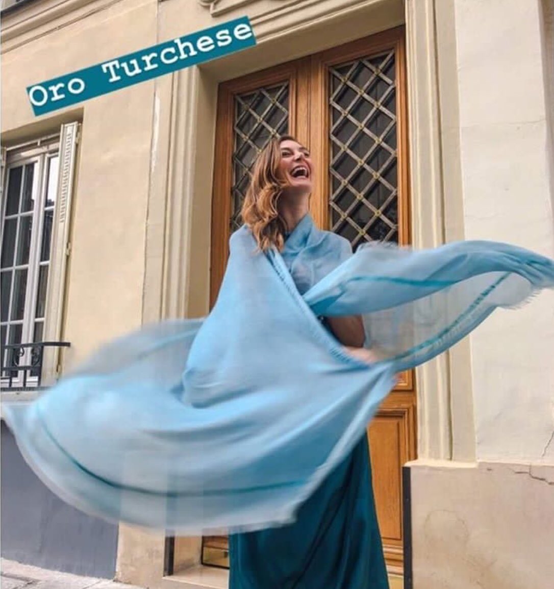 team_amapure's tweet photo. 💫SMILE💫 ☘️SENSIBILITY☘️ https://t.co/xMGhGwkLvW #Paris #FashionWeek #pfw18 #girls #smile #sun #défilé #cashmere #amapure #MadeInItaly #handmade #unique #stola https://t.co/kxBzfHcKRR