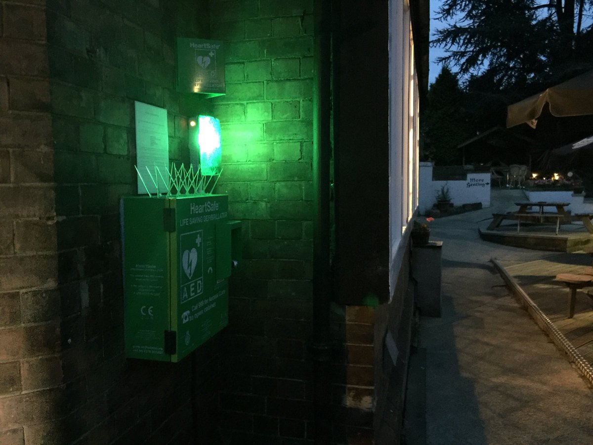 ACWTraining's tweet photo. After a busy day teaching  #firstaid in #sherburninelmet followed by a meeting in #knaresborough, I came across this #defibrillator outside The Worlds End #pub 

#yasdefibhunt #savinglives https://t.co/6JnkSWYtxy