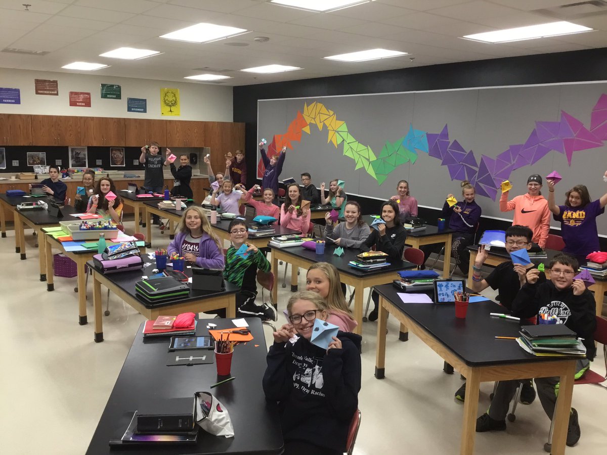 cotewitt5's tweet photo. Had fun making some origami creatures today during Arrow Time! #WMSedchat https://t.co/FxADcQZeSS