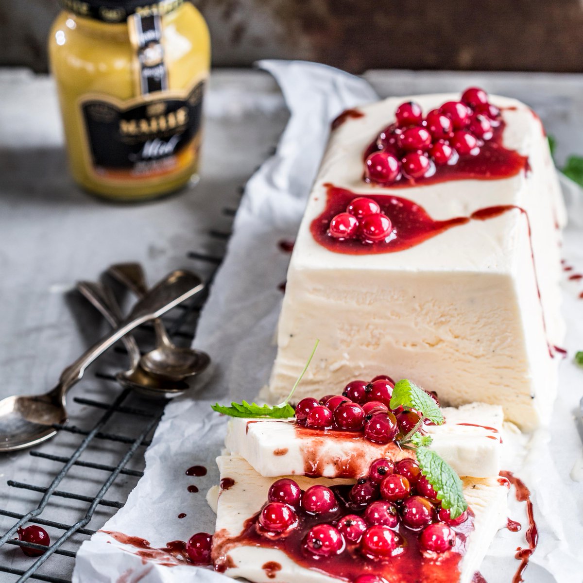 This vanilla redcurrant parfait will give you an extra reason to be thankful this year. Find the recipe in our Facebook page! #thanksgiving #canadianthanksgiving