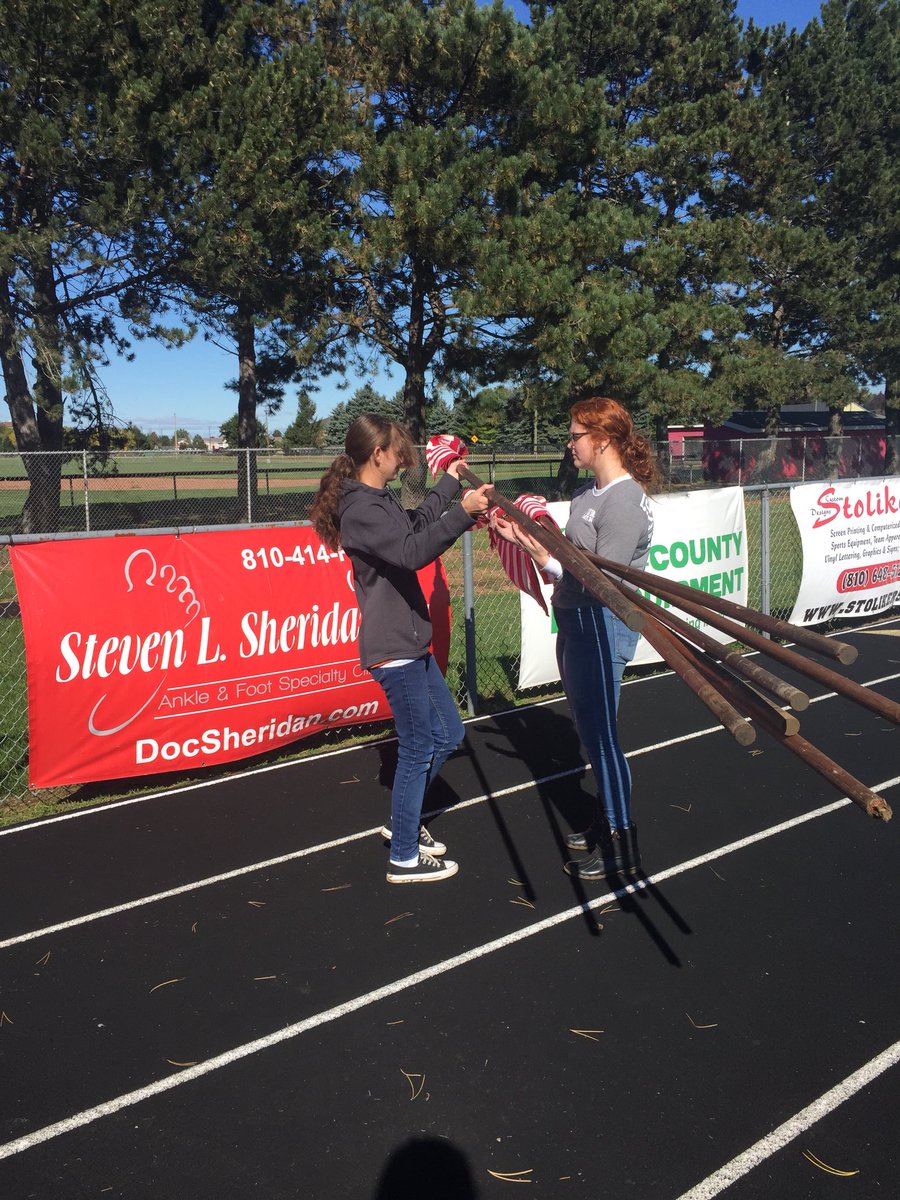 key__club__'s tweet photo. Twelve students came to the football field after school to take down flags from last Friday’s homecoming game.
(30 minuets of service) #sanduskykeyclub #volunteering https://t.co/MhfvrwEIWm