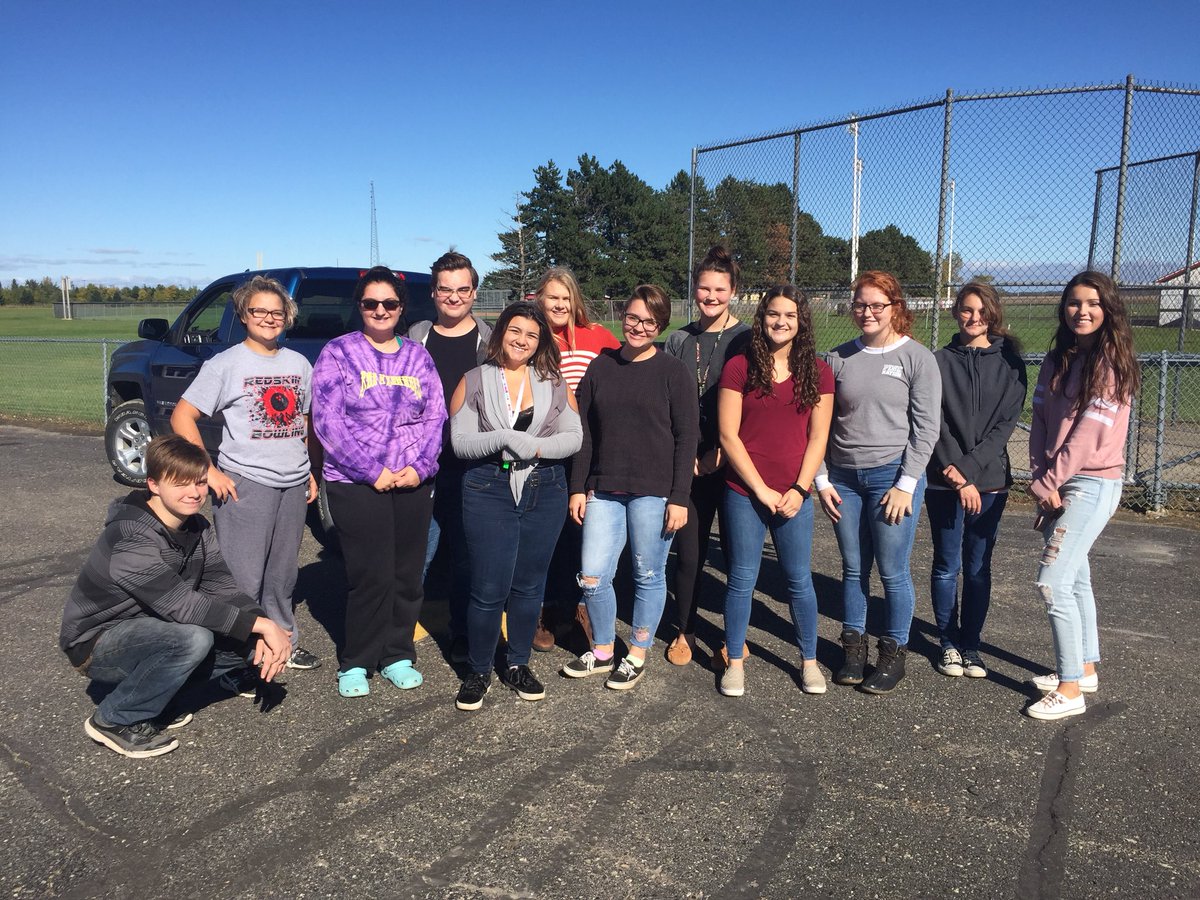 key__club__'s tweet photo. Twelve students came to the football field after school to take down flags from last Friday’s homecoming game.
(30 minuets of service) #sanduskykeyclub #volunteering https://t.co/MhfvrwEIWm