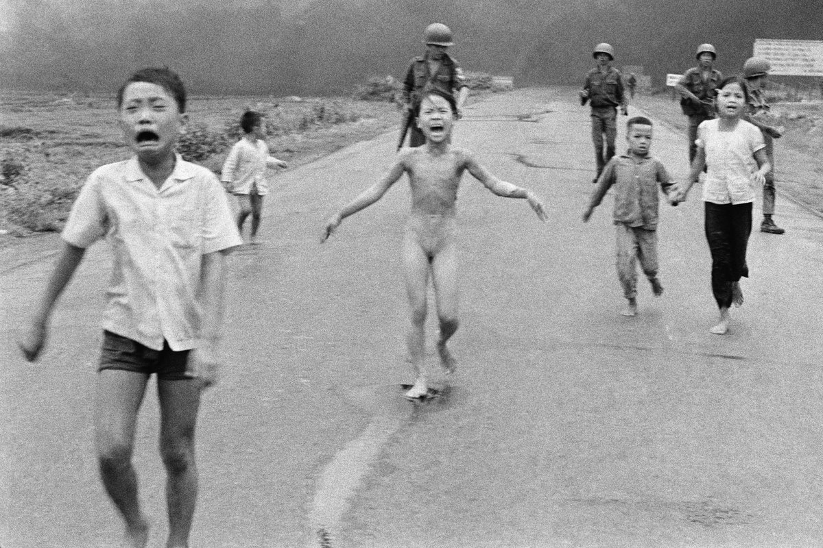 lugardememoria's tweet photo. Você conhece a história da menina na fotografia? Meus alunos me ajudaram a escrever uma thread sobre ela. Segue a linha: https://t.co/wyXmQNSfW0