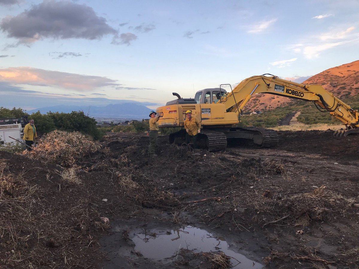 Info_CIIMT1's tweet photo. When the crews and equipment begin suppression repairs they work with a resource advisor. Read the full artice at https://t.co/FCNdLq8CBu
#Polecreekfire #Baldmountainfire https://t.co/intAPdYmaE