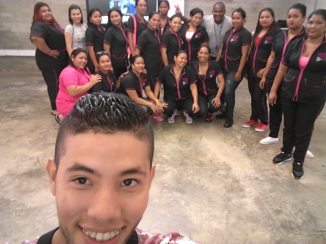 AMBIE4SENACFMA's tweet photo. Finalizando cursó en residuos sólidos urbanos con las chicas de la Academia Fashion, el el paque Yamesis.@SenaCfma https://t.co/MvFSDLayXs