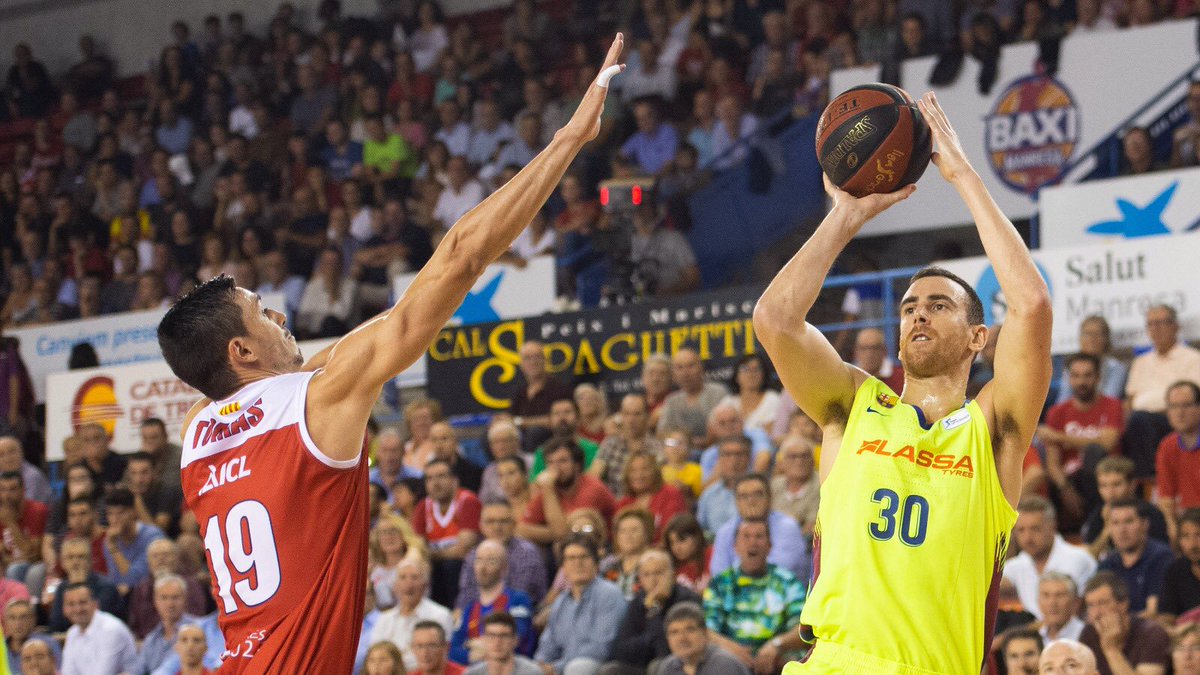 Claver lanza ante el Manresa (Foto: @FCBbasket).