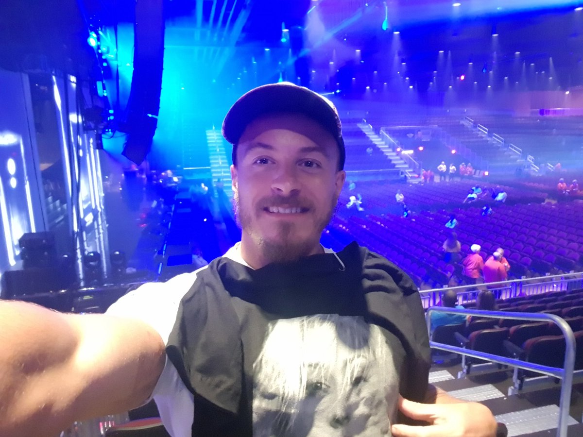 Xtiniano's tweet photo. @xtina you ready? My second show... im following around! Argentina present #LiberationTour #nyc #mysecond #tonight #fan #fighter #since1998 https://t.co/ZvE9se2ur7