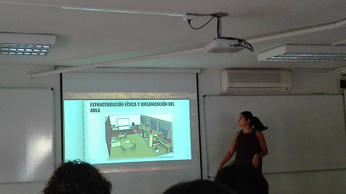 santimoles's tweet photo. Gràcies Marta Zubieta @martriki, per assessorar-nos en teacch, històries socials i organització de les #UECIL i #UEEE al curs del @CEFIREambitINC #CsCEFIRE https://t.co/zfRRqakWKJ