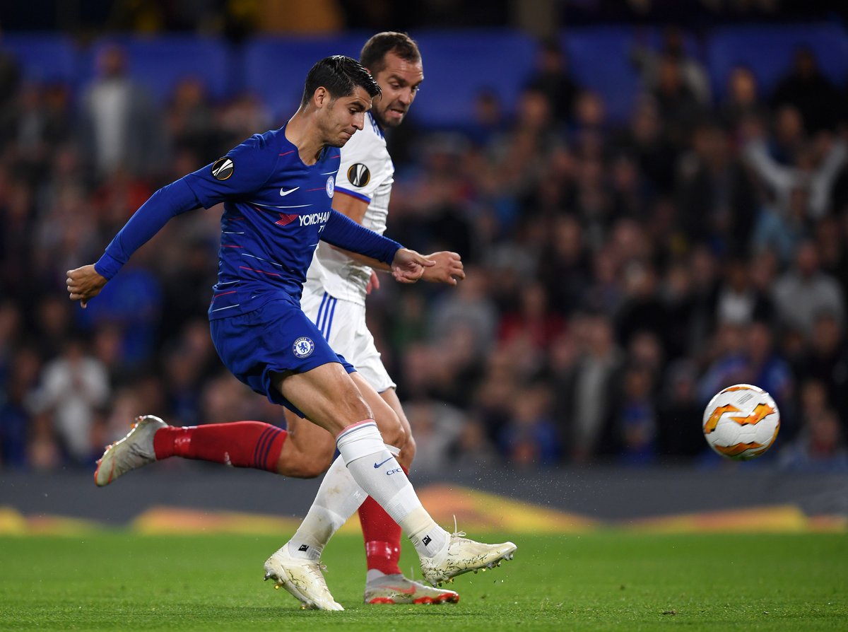 Morata dispara en el partido ante el MOL Vidi (@ChelseaFC).