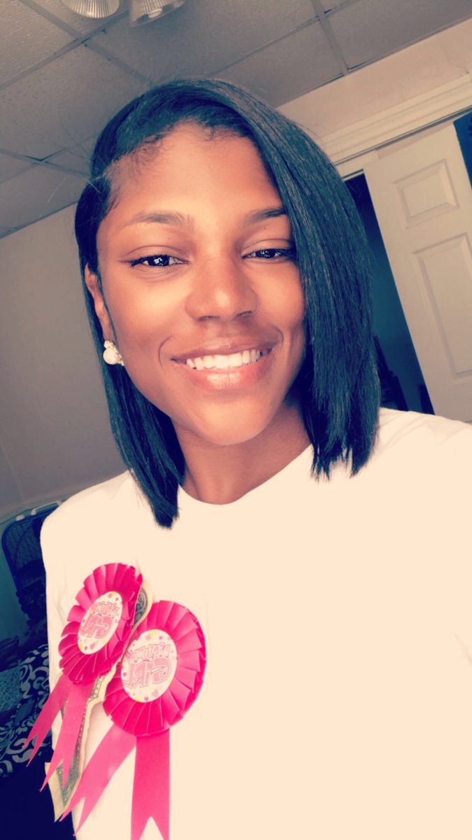 lifeofebony__'s tweet image. #birthdaybarbie #doubleduece #late