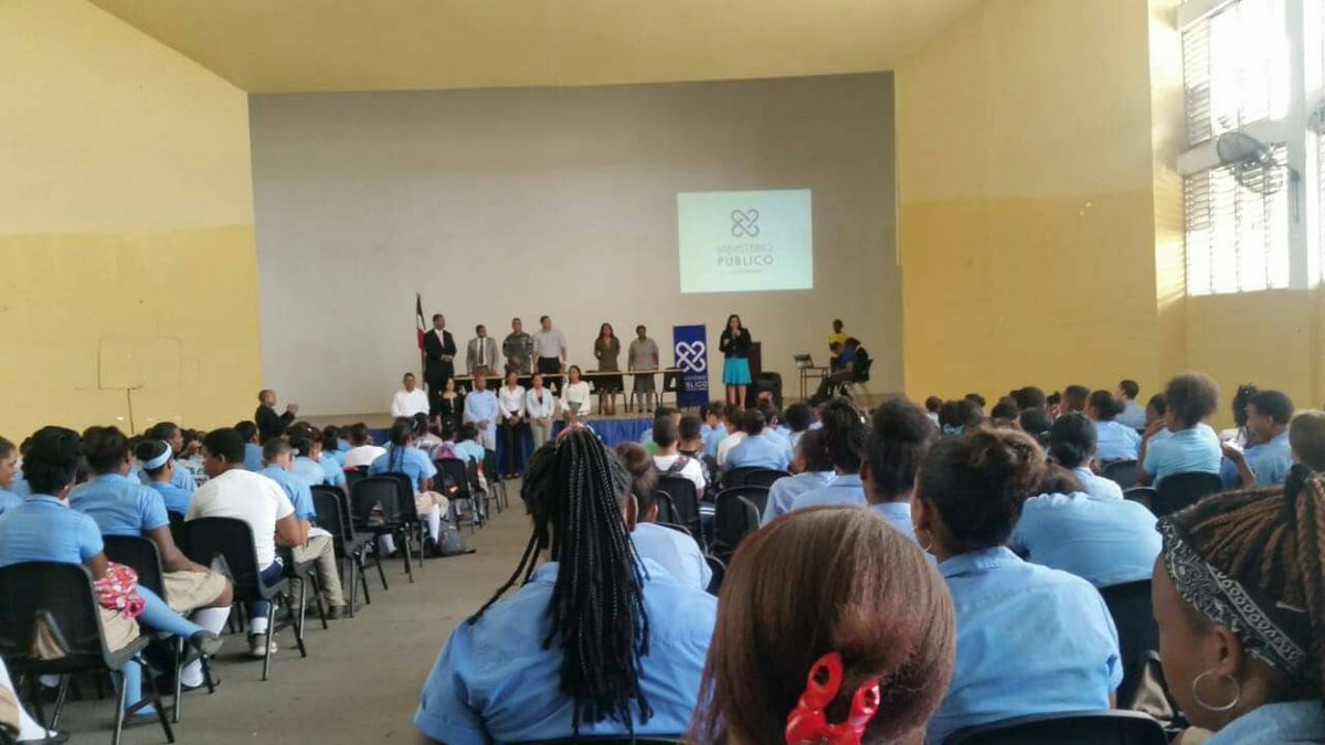 fiscalialr's tweet photo. Fiscalía de la Romana continúa impartiendo charlas de Prevención sobre drogas y sustancias controladas. En esta ocasión visitamos en Liceo Arístides Garcia Mella. https://t.co/mzMHjVKQJO
