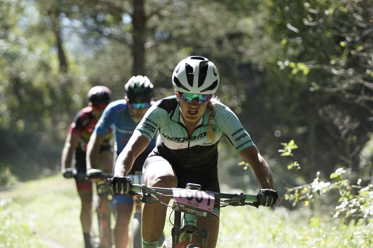 Compex_ES's tweet photo. La #CompexAthlele Clàudia Galicia (@clgalicia) termina la temporada de Mountain Bike con victoria en la Catalunya Bike Race 2018

🎉  https://t.co/26LPZ8Ia2b 

#CBR2018 #FelizJueves #FelizViernes #FelizFinde #MTB https://t.co/0sxYPaMk4L