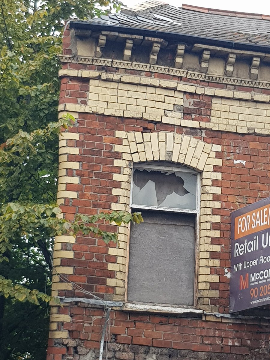 9yardsArchitec_'s tweet photo. Sure one last photo before the end of tonight's #Belfasthour - just something I noticed when out and about. #MomentHealth #9yards #CharteredBuildingConsultancy #Buildersview #KingOf #Buildability #belfasthour https://t.co/PRVWrLHbo7