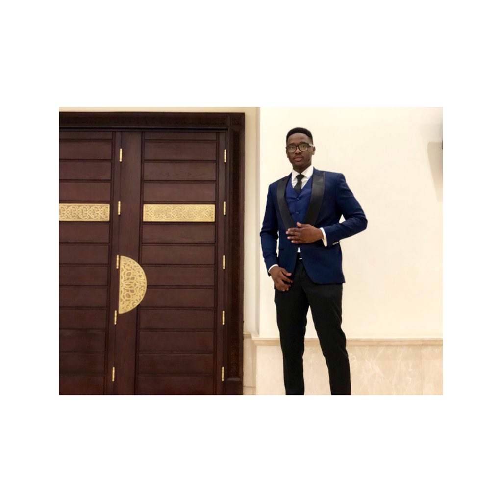 aduu_d's tweet photo. I finished uni, I did not let uni finish me.
AlhamdulillAh 🙏🏾🎉🎊 19-09-18 https://t.co/4F65y0TY7C