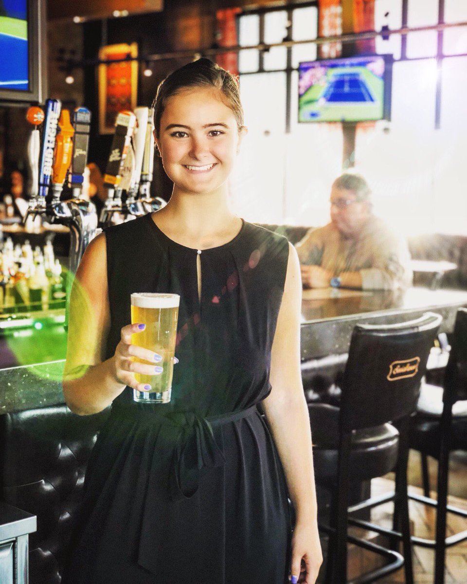 Social Hour is upon us! Grab a $4 Social Lager and celebrate the fact that the weekend is only one day away! 😌🍻