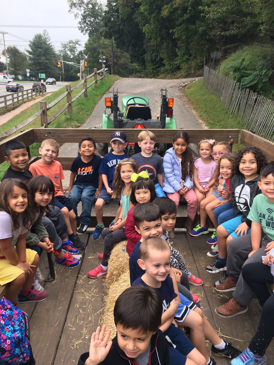 Mrs_Yapkowitz's tweet photo. Today, the kindergarten students in Miss Savarese’s class visited the farm! We went on a hayride, picked pumpkins and fed some animals! We all had a great day! @WOSnews #fallfun #kindergartenfieldtrip #pumpkinpicking #hayride #pettingzoo https://t.co/ZOep2Yvyxf