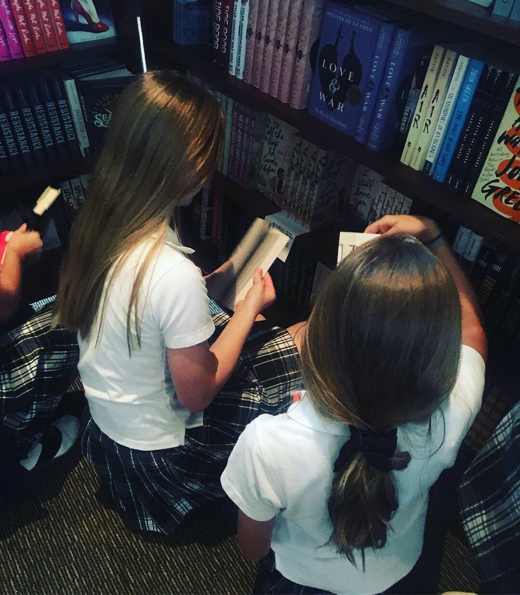 ashlibrary_ms's tweet image. Middle School had an AMAZING time at the #bookfair this week!! @ASHRosary
