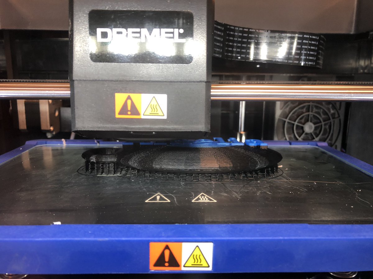 StanberryR2's tweet photo. Our 7th graders are loving our 3D printer! #GE3DPrint #BulldogPride https://t.co/A5oj8XMXJZ