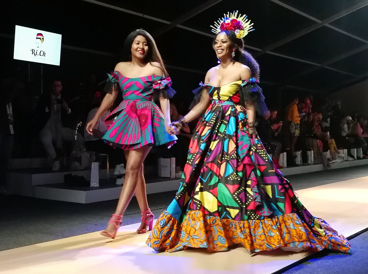 GerryCupido's tweet photo. @NomzamoMbatha's smile lit up the runway 🌺🌹🌻 @richfactory
#AFIJFW
@AFI_sa
#100Colours https://t.co/9vUbvhiBvA