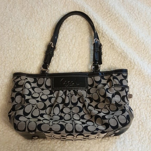 WendyFellows3's tweet photo. So good I had to share! Check out all the items I'm loving on @Poshmarkapp #poshmark #fashion #style #shopmycloset #victoriassecret #coach #jonofui: https://t.co/gG5rD3WUAb https://t.co/7od8Uk6RpD