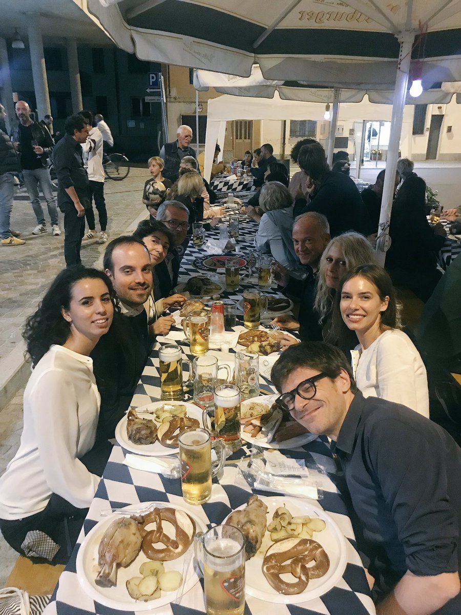 DetroitKelly_'s tweet photo. Throwing it back to last Friday #ombo show, stinkys and wurstel tris’ with sales and marketing teams. Thanks Lorenzo for an amazing show! #LifeAtTechedge @MariaChiaraMi https://t.co/DdbpqEObXa