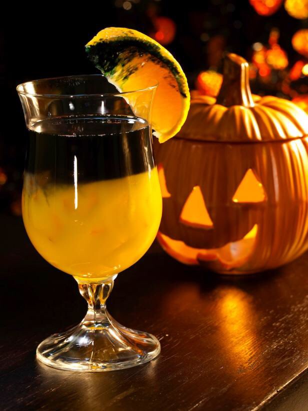 GhouliaChilds's tweet photo. BLACK MAGIC Cocktail via HGTV.
#NationalVodkaDay
#GhastlyGastronomy #Shocktail
https://t.co/0lY0kFKxfv https://t.co/0HHUvHvows