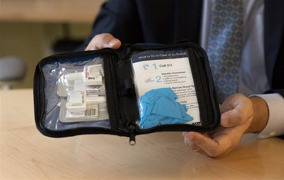 modrnhealthcr's tweet photo. Blue Cross of Mass. giving opioid overdose reversal kits to employers https://t.co/JNqRgAcGRw https://t.co/hTyj7I0CTT