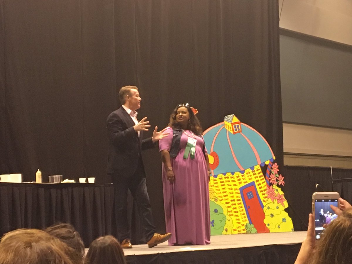 OES_Spotlight's tweet photo. Our MAGC president-elect Connie West was such a good sport with @SteveSpangler today! @OES_Spotlight @OES_Spotlight2 @MAGCgifted @TweetDCS_OES #TeamDCS #MAGC2018 https://t.co/zojPmy6icj