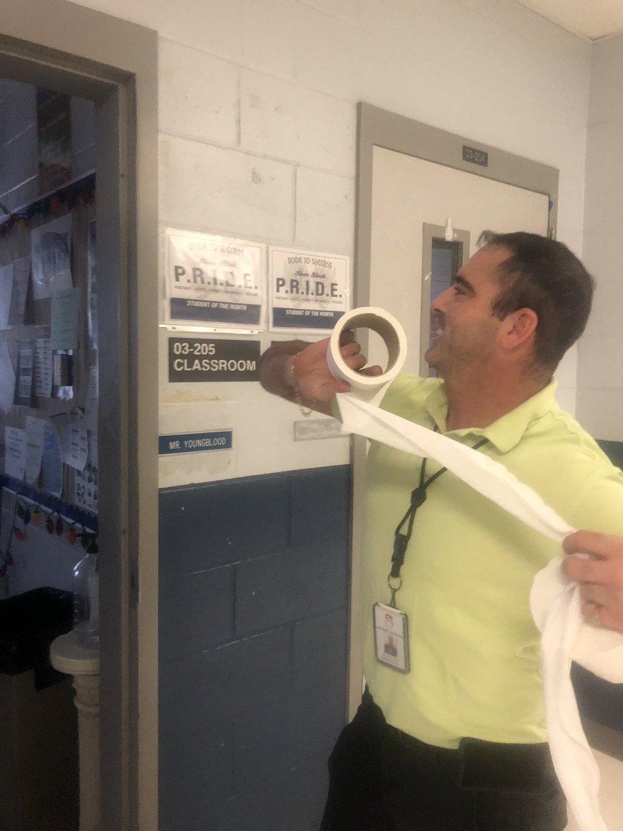 DoctorLeman's tweet image. Well, @LHHSYoungblood was out sick today, so I...  @2019LHHS @2020LHHS @LHHSSGA #Juniors #classof2020 #ClassWars #SpiritWars #AlumniTeachers #PowderPuff #Domination