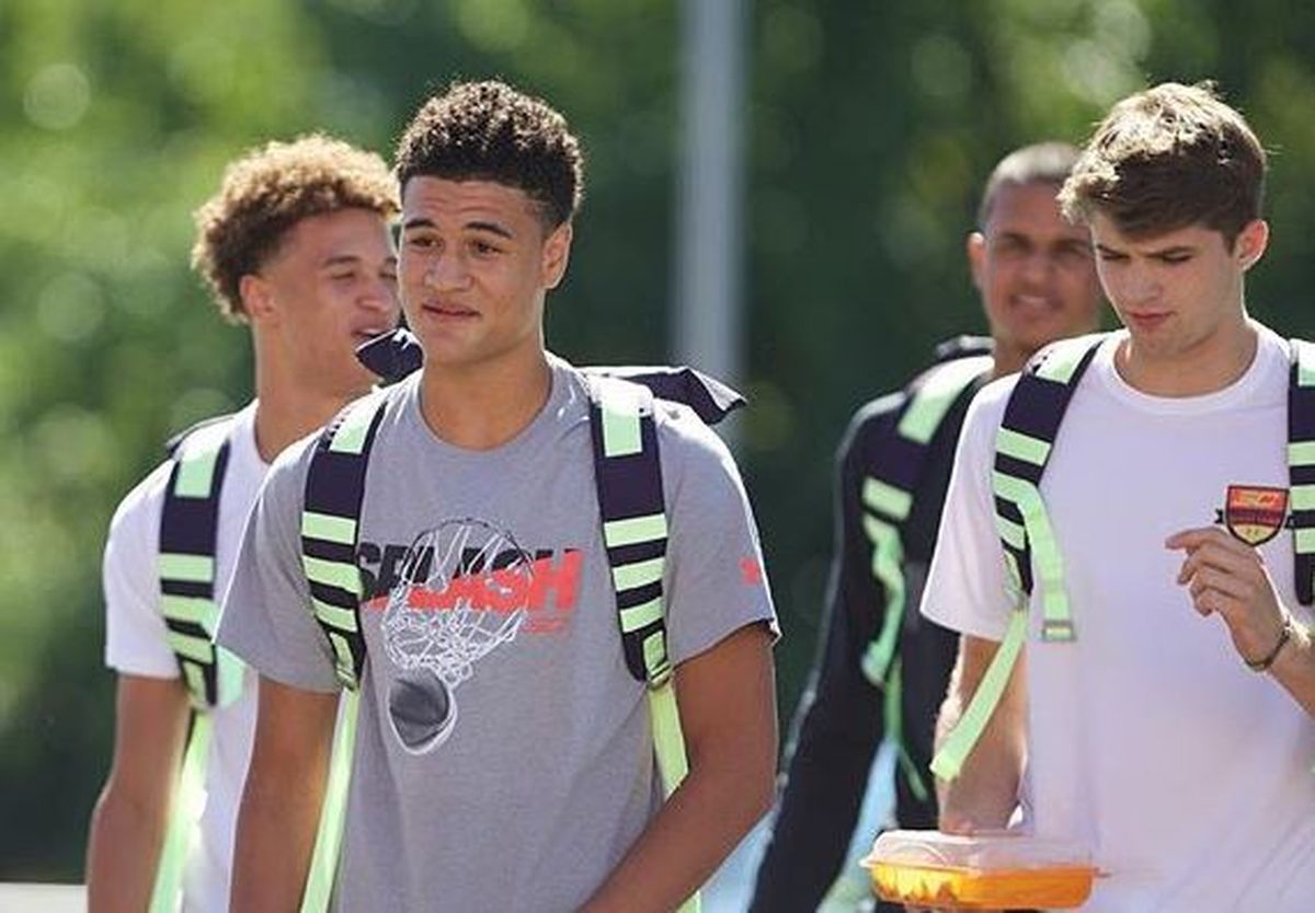 TucsonSportsNow's tweet image. THE COMEBACK! #SeanMiller reels in another 5* commit as wing #JoshGreen picks #ArizonaWildcats over #NorthCarolina #APlayersProgram #Pac12Hoops #Tucson DETAILS: buff.ly/2RrVZEk