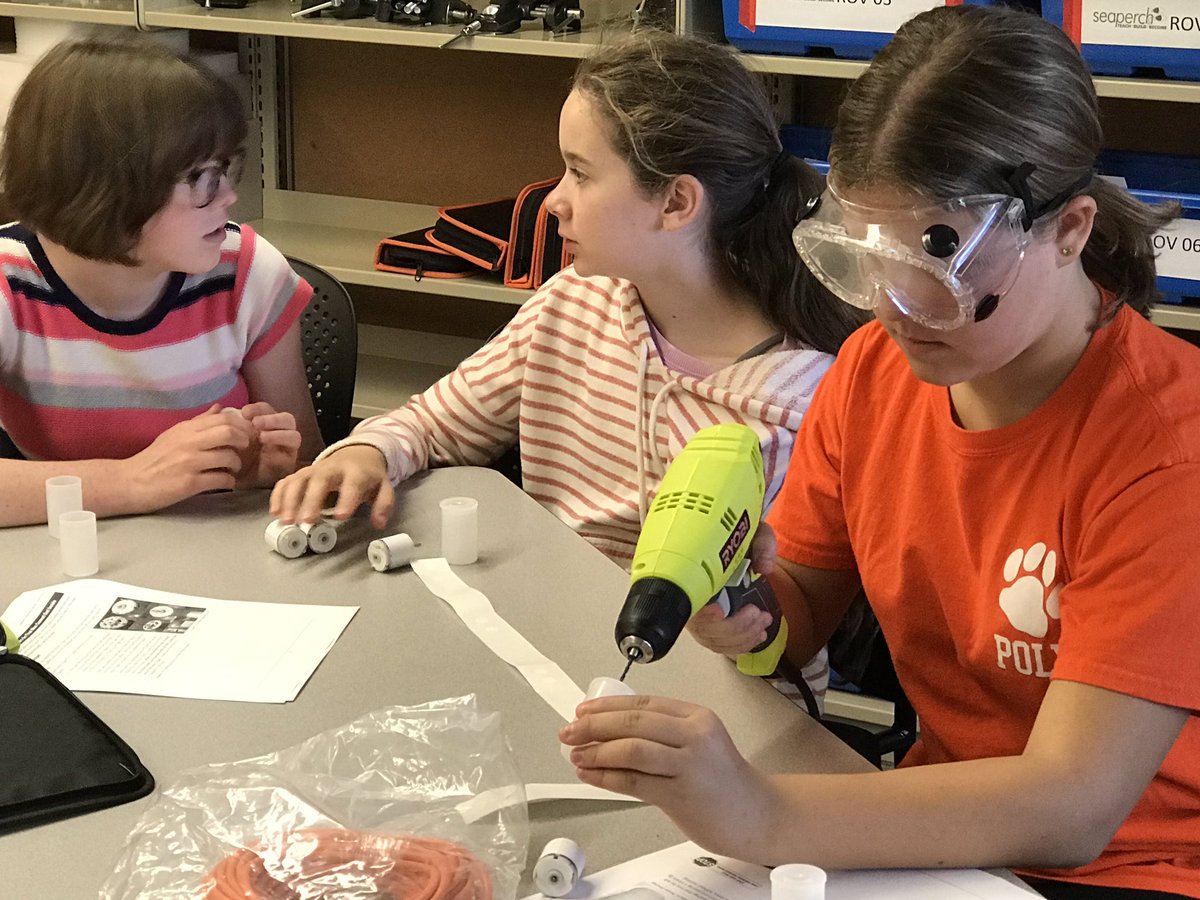 johnyen's tweet image. Testing for neutral buoyancy and prepping motors for underwater use. #polysolves #seaperch