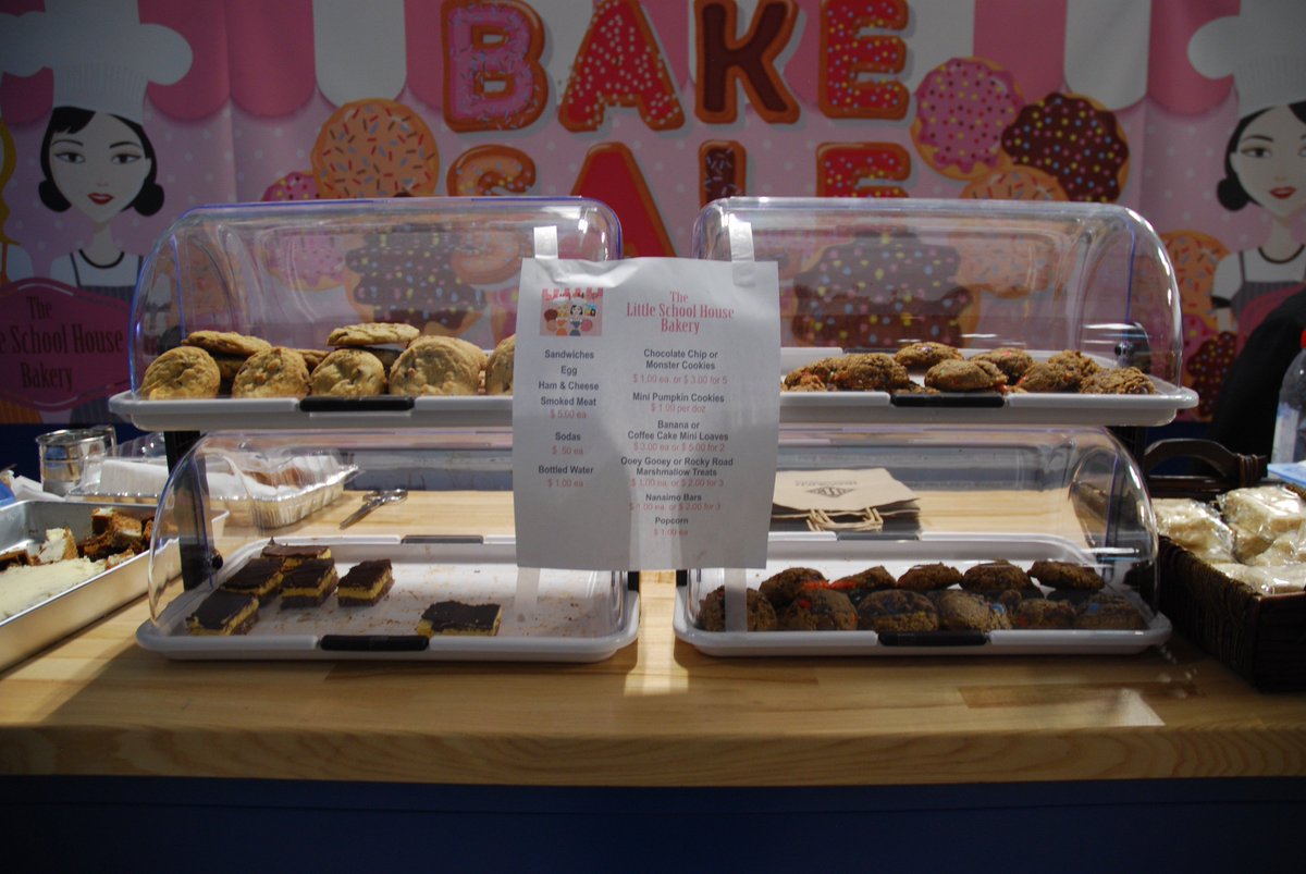 NickNhoward's tweet photo. Our first #hiwprintexpoandfair was a success for @HowardIronWorks . Special thank you to @haileykoenig @sarahhockeyy @mare336 for all that baking which raised $1,010 for the #LighthouseforgrievingChildren https://t.co/SUZ6yJObSO