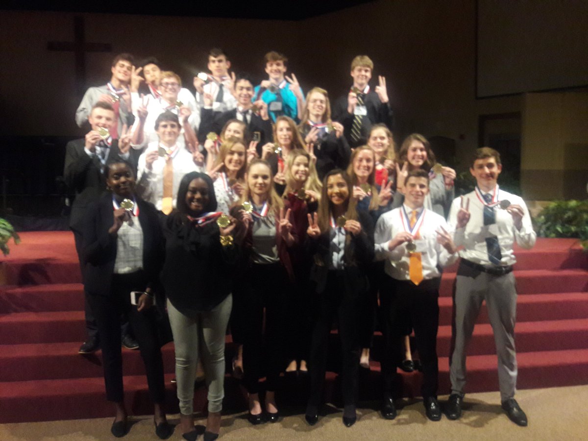 FairmontMktg's tweet photo. Congrats to these Business Academy &amp; Marketing Tech students at DECA District 4 Fall Contests. 🔷️🥈🔷️ #WeAreFirebirds  #DECAfamily https://t.co/libJ6oPJX2