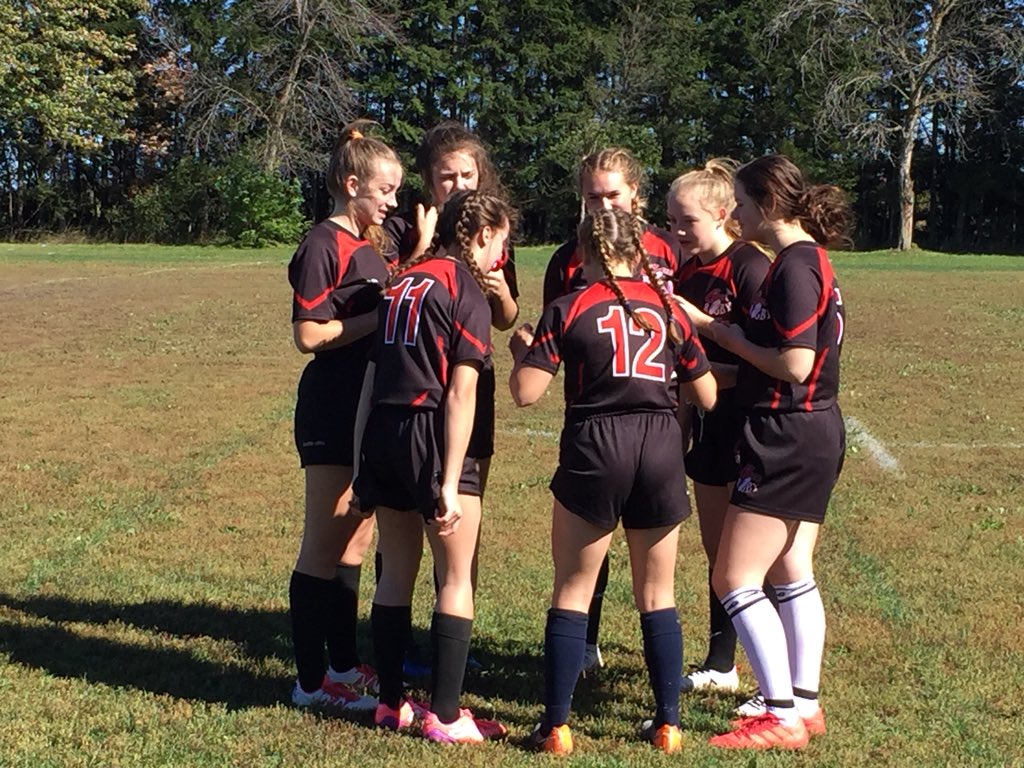 KeswickSports's tweet photo. Our Rugby girls getting all set! 🏉👍🏻🌟 @YRDSB_KeswickHS #KHSathletics #KeswickSports https://t.co/gjc8IVAuyo