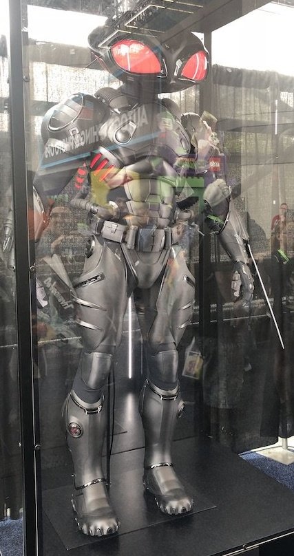 TheBatstan's tweet photo. Black Manta's suit belongs in the Top CBM costumes of all time category, don't even try to argue otherwise. https://t.co/DOBIjqonsP