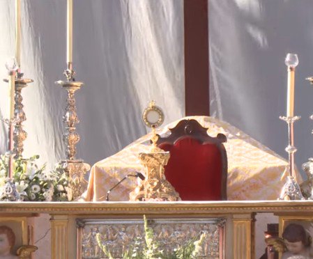 darioreina's tweet photo. Hace un año una multitud adorábamos #unidosparaqueelmundocrea a Nuestro Señor Jesucristo. Fueron unos minutos impresionantes que por sí solos hicieron merecer la pena ese día. #EDLaicos @diocesiscordoba @ACGCordoba https://t.co/q3oavtOGE4