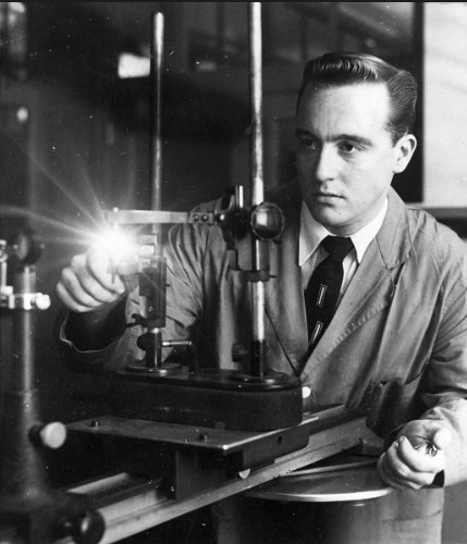 FBIPittsburgh's tweet photo. Take a look at this photo from the 1950's of an FBI Labratory Technician in the #FBILab as this week's #PhotooftheWeek https://t.co/Q178siH1O0