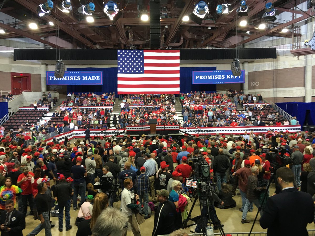 Mayo Civic Center filling up for MAGA Rally. ⁦<a href="/kare11/">KARE 11</a>⁩