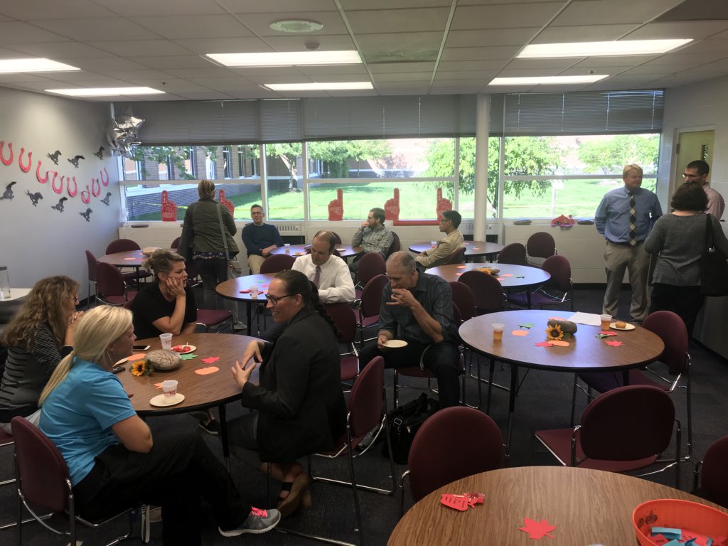 troy_colts's tweet photo. Cider and doughnuts for Thank You Thursday! Thanks to our Troy High Staff! “We couldn’t have PICK a better group!” Thanks @JosephCrabb and @WoodsideTroy for supporting our staff. #OneTROY https://t.co/YtanZwMaGu