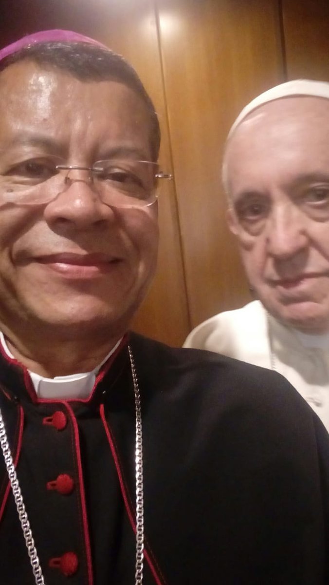 arzobispadoss's tweet photo. Monseñor Elías Rauda, Obispo de la Diócesis de San Vicente y delegado de la Comisión Episcopal de Juventud para participar en la XV Asamblea General Ordinaria del #Sínodo de los Obispos dedicado a los jóvenes, la fe y el discernimiento vocacional.
#Sínodo2018 #synodo2018 https://t.co/KYmvOnI5qk