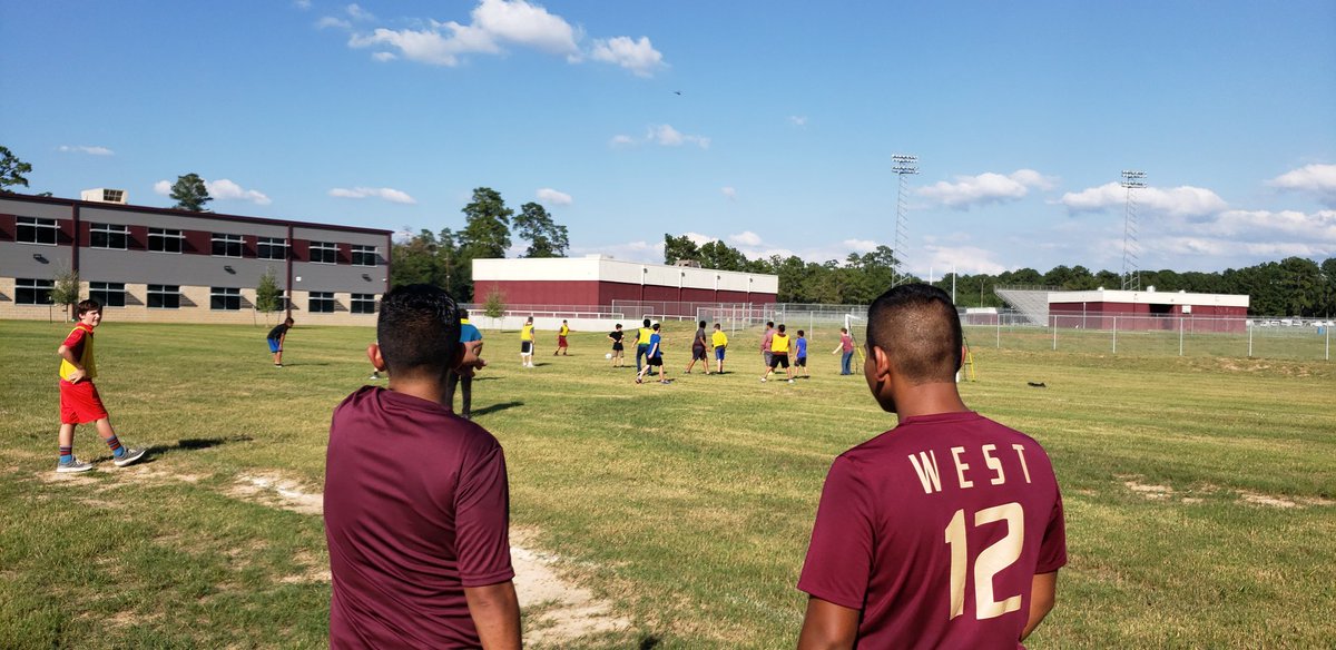 MWHSSoccer's tweet photo. The Magnolia West Boys Soccer program helped coach up the 6th graders @MagIntermediate @6thMISPE 
Thanks for letting us come out again this week! https://t.co/Sw2gVJx365