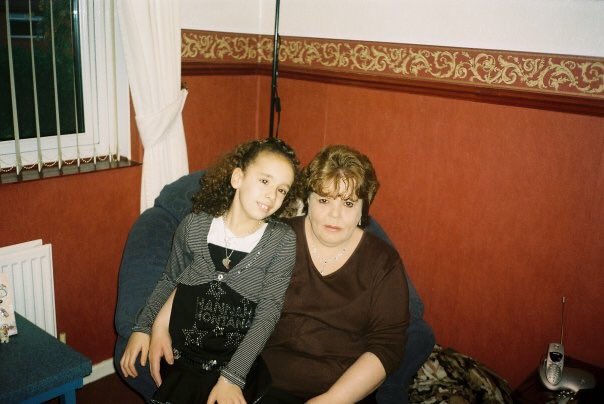 chloereains's tweet photo. 👼🏼🙏 R.I.P Mum (29/06/1959-02/10/2018)👼🏼🙏 love and miss you so much 😘💜 https://t.co/9y79zPypvb