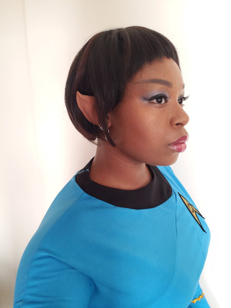 queerlyfemme's tweet photo. “After a time, you may find that having is not so pleasing a thing after all as wanting. It is not logical, but is often true.” - #Spock #StarTrek (“Amok Time,” 1968)
Day 1, #nycc2018
#nycc #StarTrekToS #genderbend #rule63cosplay #blackcosplayerhere https://t.co/110GjcgLu6