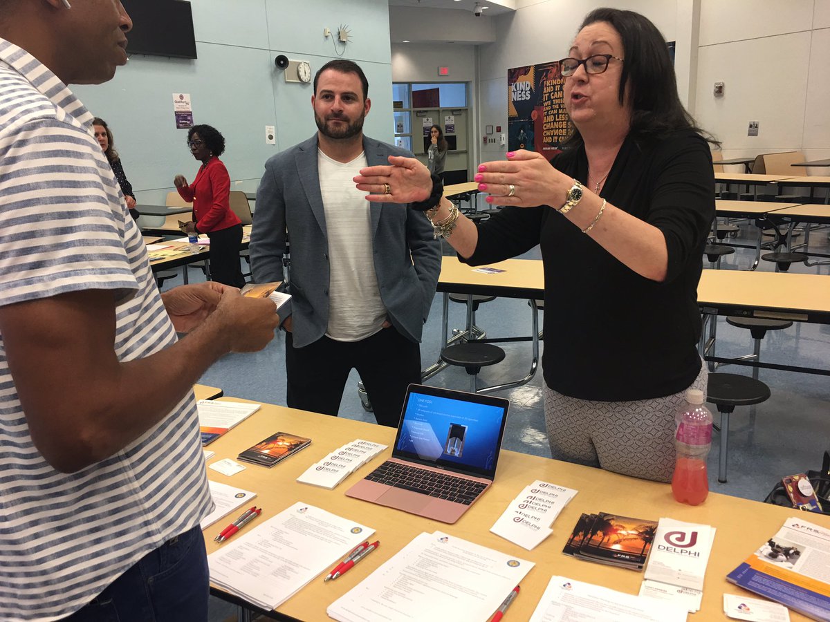 IsolynH's tweet photo. #buildingahitidesfamily @mariatrod664 @bccespedes @AEdwardsShin @StdtSvcsMDCPS https://t.co/wCgMhEP1ut