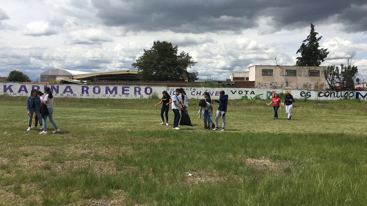 GermanDiazHern1's tweet photo. @PrepasUPAEP @agueda_mtz #AcciónTransformadora #PrepaSur Grupos estudiantiles en acción, SurClean apoyando en la recolección, separación y venta para reciclaje en nuestra comunidad 💪 #SoyUpaep https://t.co/YDYFcuIA9K