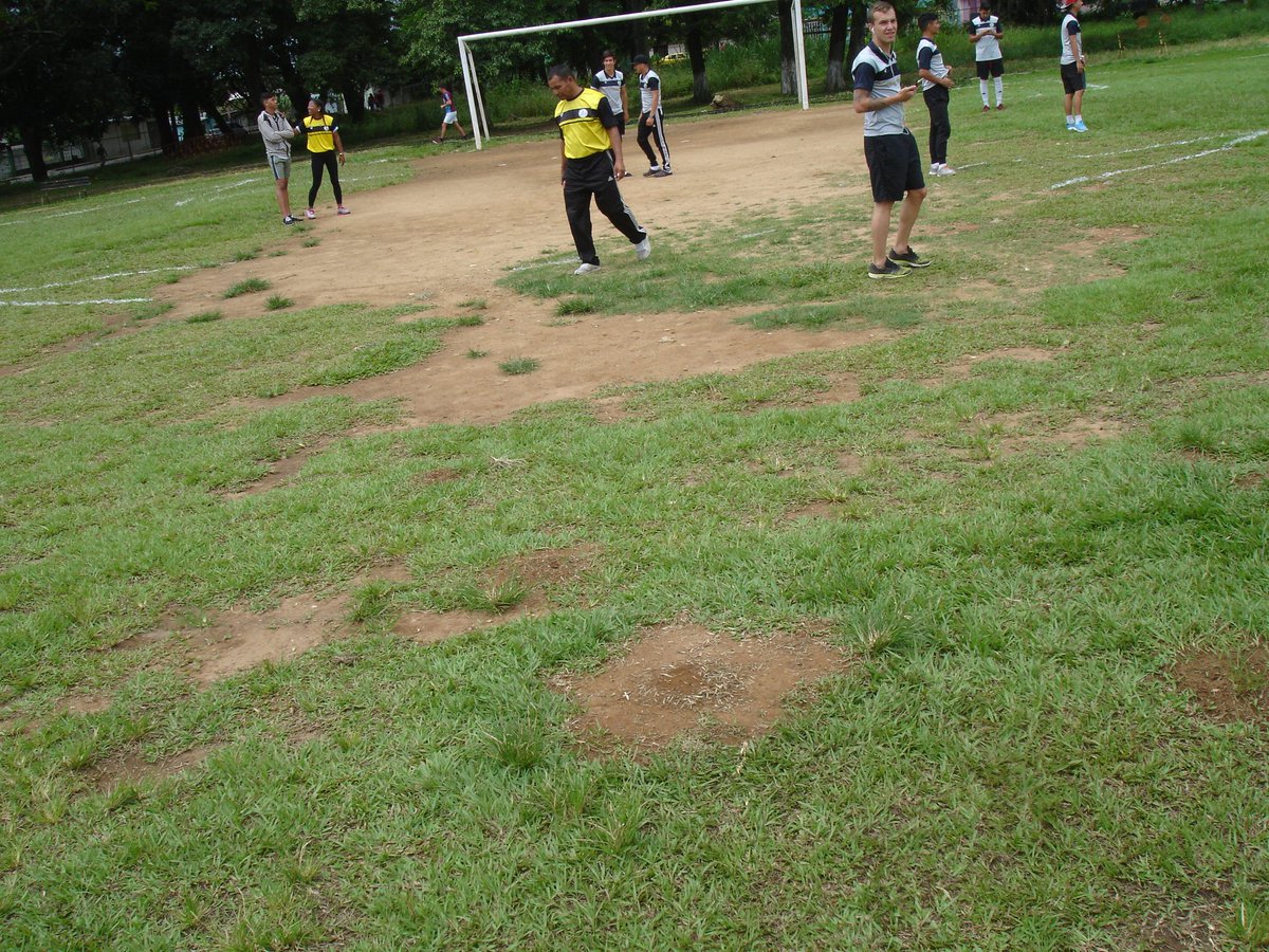 En Imágenes 📸

Así se encontraba el terreno de juego donde debimos disputar la tercera jornada ante Agua Dulce en Barinitas, violando en toda forma las normas reguladoras del fútbol profesional venezolano 2018 donde se establece que se debe jugar en canchas en buen estado.